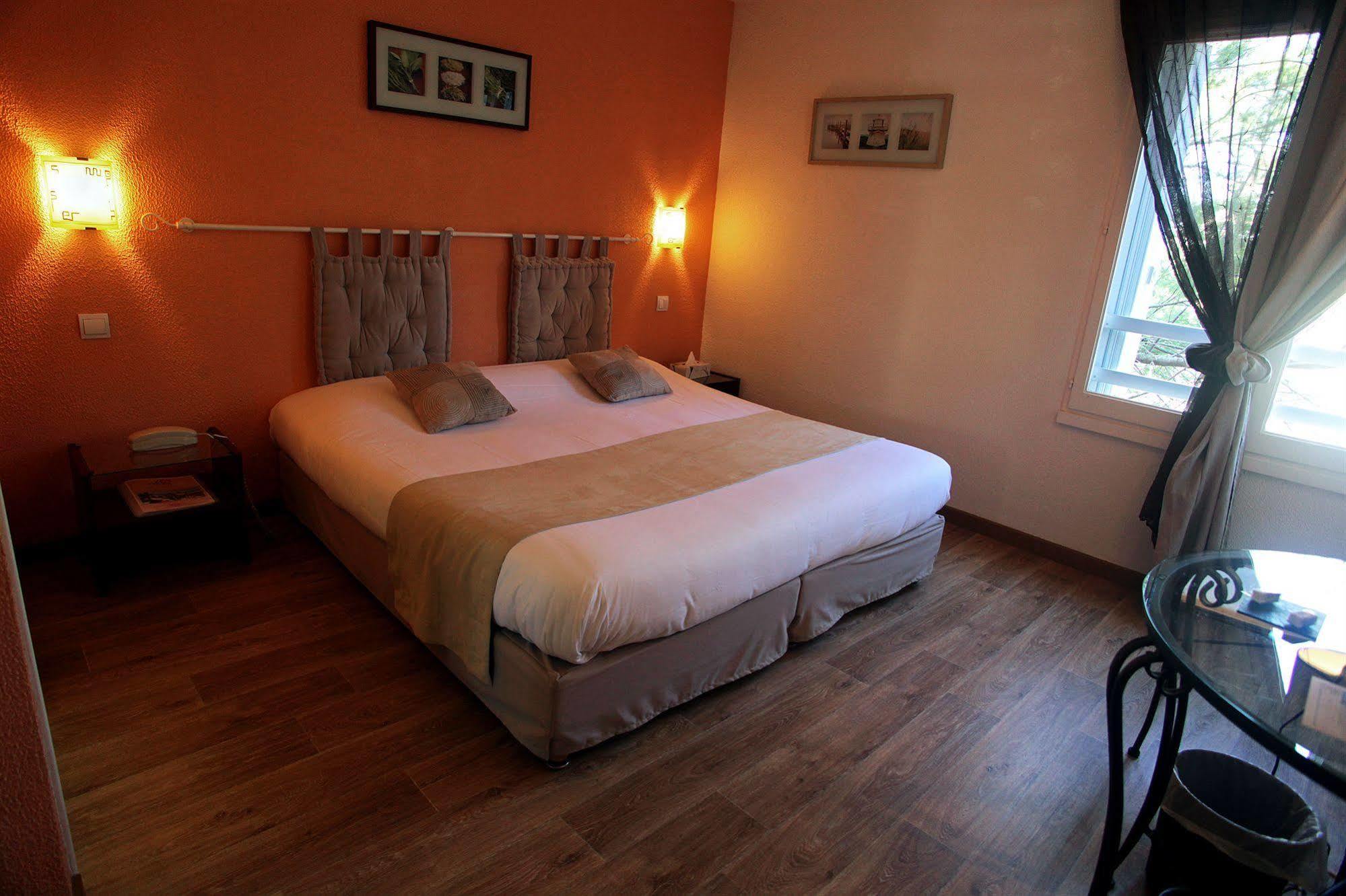 Hotel Les Grenadines Agde Exterior photo