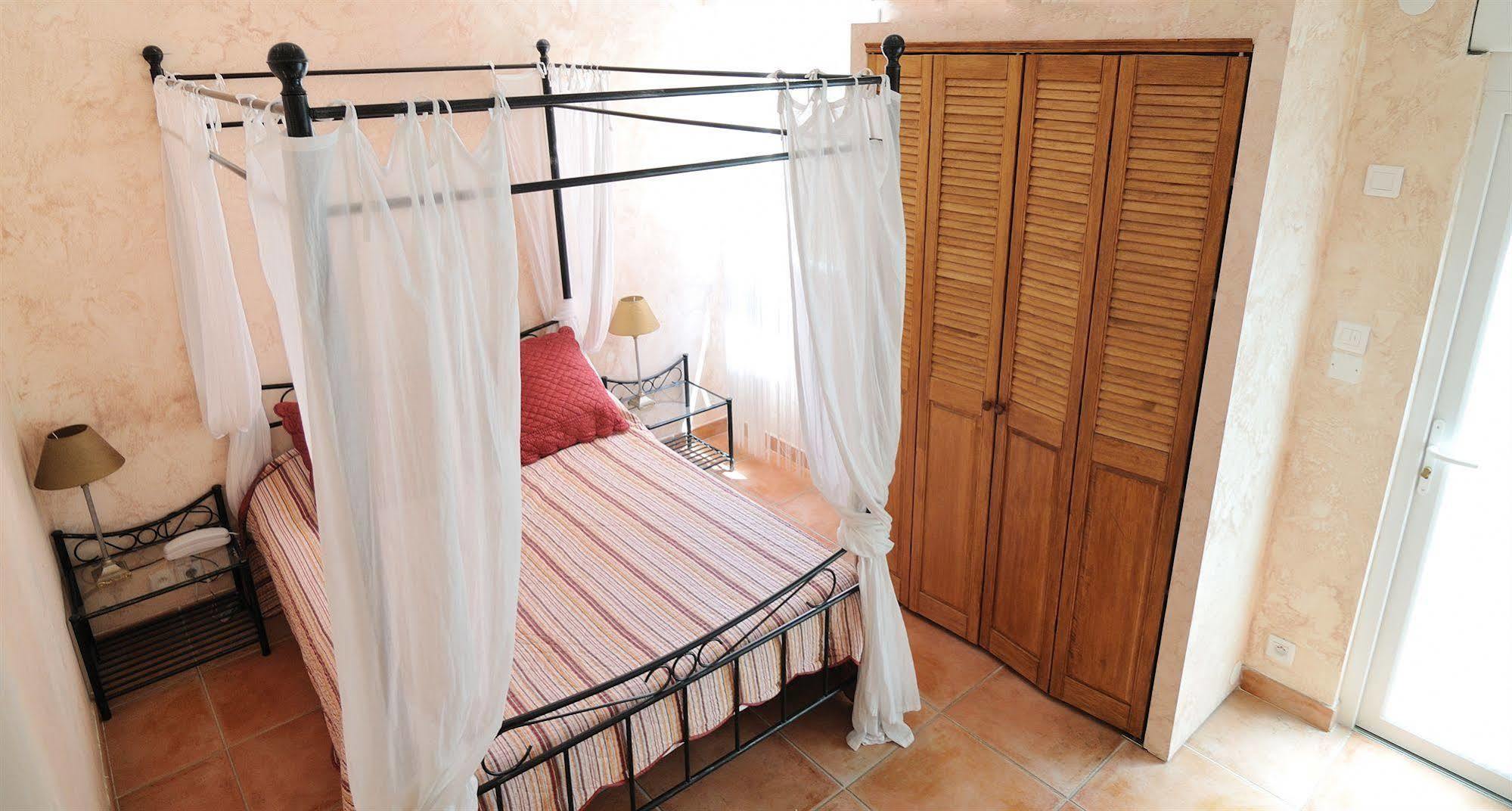 Hotel Les Grenadines Agde Exterior photo
